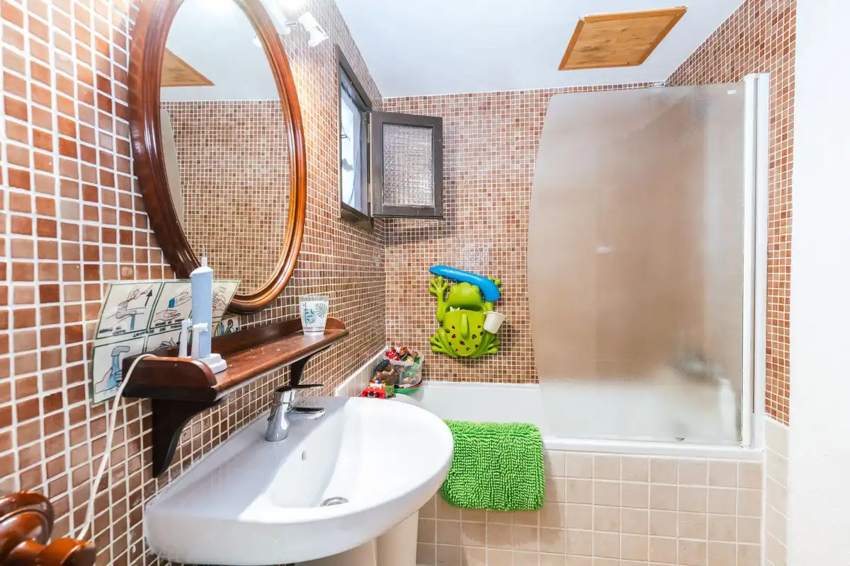 Baño de Casa adosada en venta en Sant Josep de sa Talaia con Aire acondicionado, Calefacción y Jardín privado