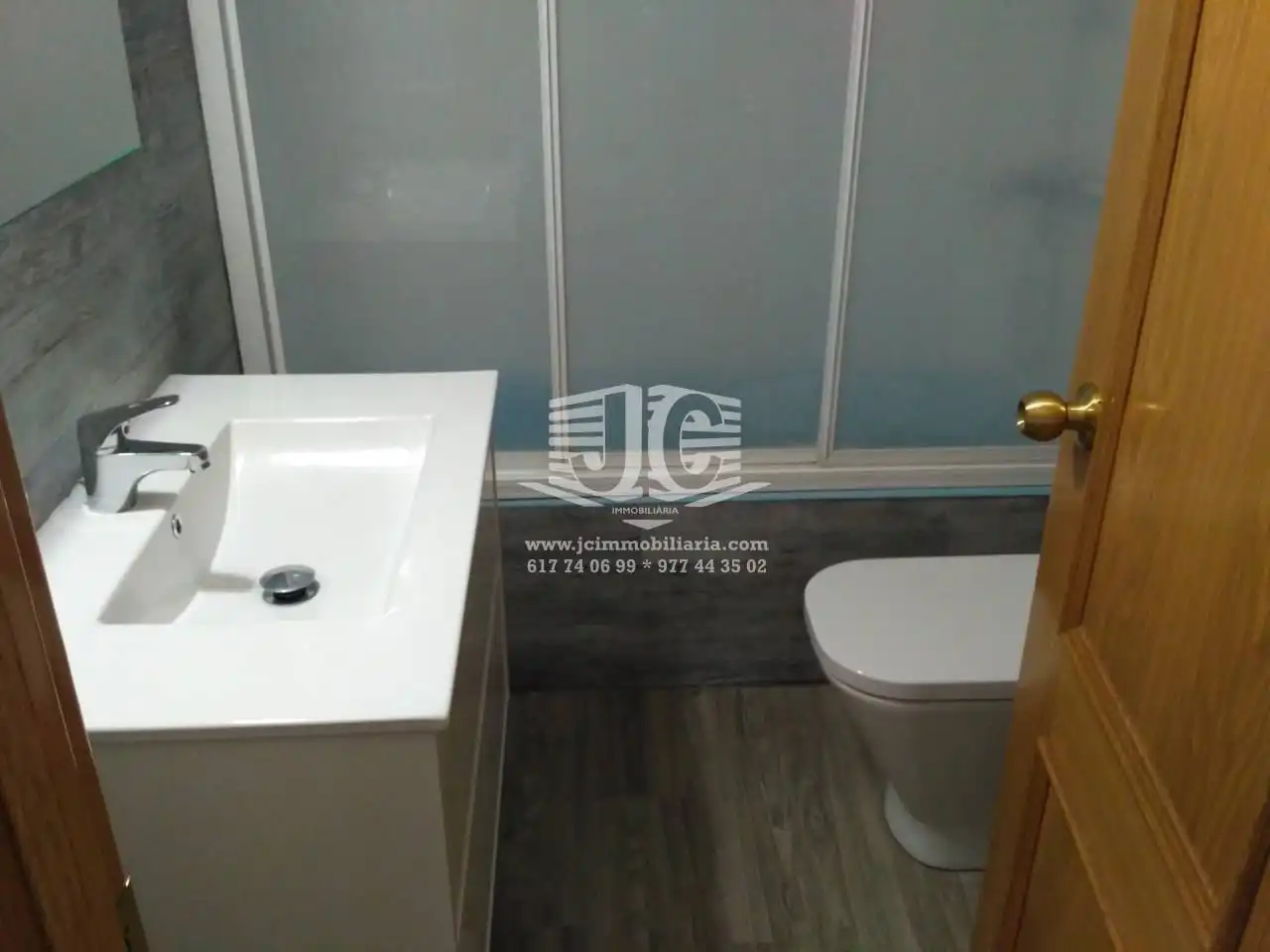 Bany de Pis de lloguer en Tortosa amb Aire condicionat, Calefacció i Moblat