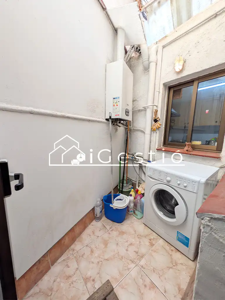 Casa adosada en venda en Santa Coloma de Gramenet amb Aire condicionat, Calefacció i Jardí privat