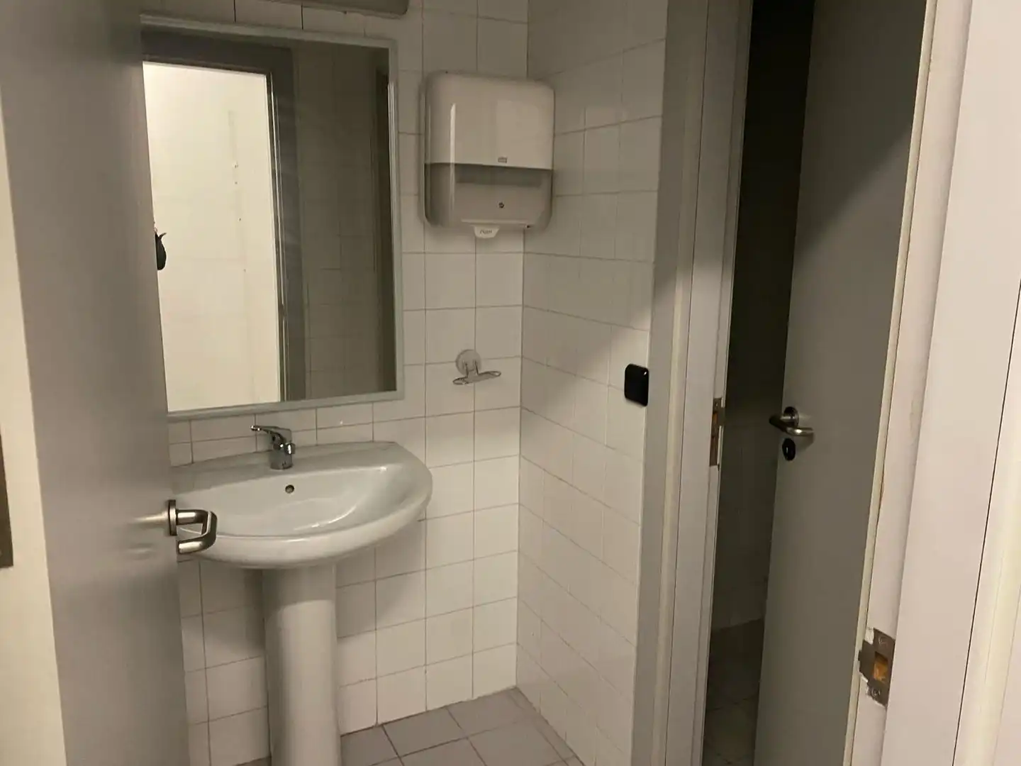 Bany de Local de lloguer en Madrid amb Aire condicionat