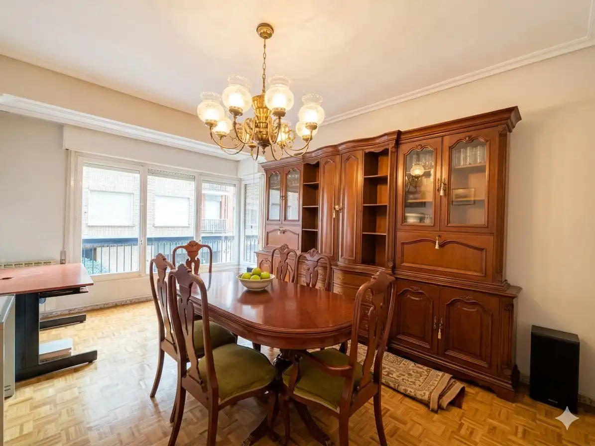 Comedor de Piso en venta en  Logroño con Calefacción, Parquet y Terraza