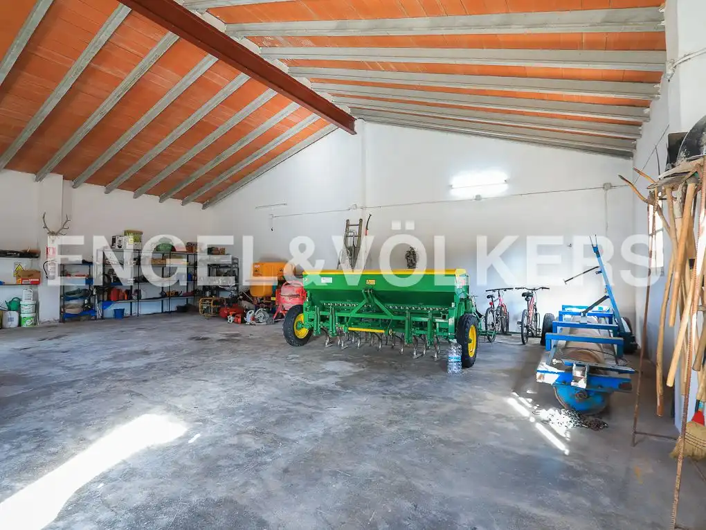 Aparcament de Finca rústica en venda en Ayora amb Jardí privat, Parquet i Terrassa