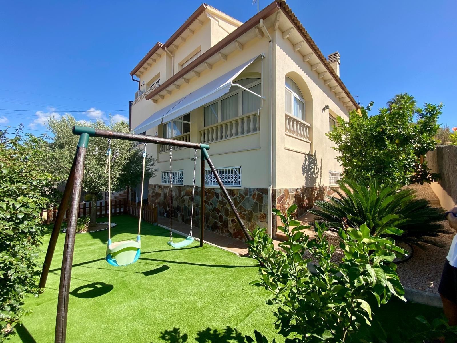Garden of House or chalet for sale in Cunit  with Air Conditioner, Heating and Private garden