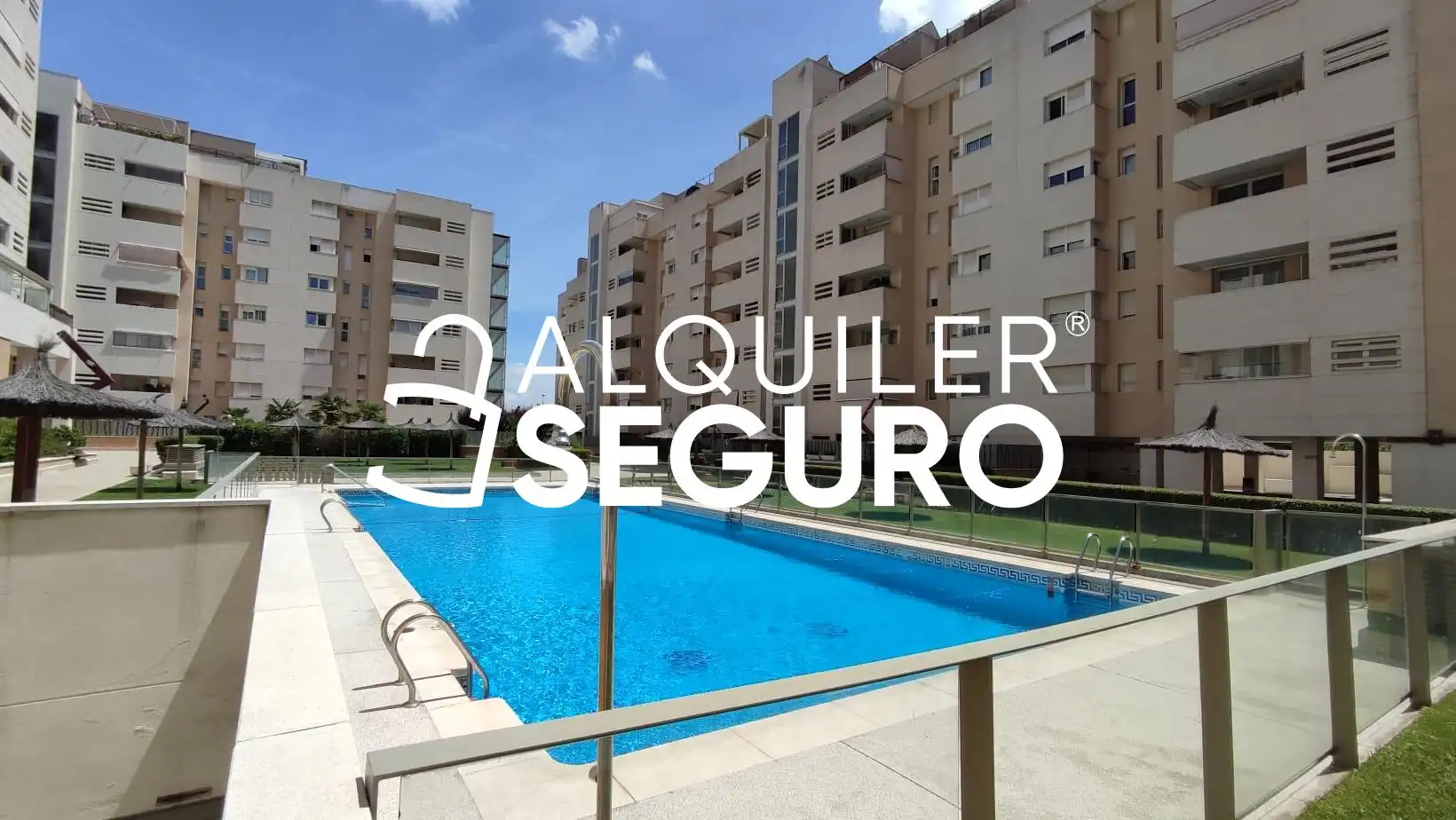 Swimming pool of Flat for rent in Madrid  with Air Conditioner, Heating and Terrace