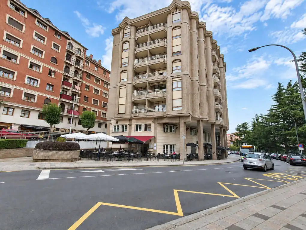 Flat with terrace for sale in La Txitxarra - Murrieta - Parke Santurtzi
