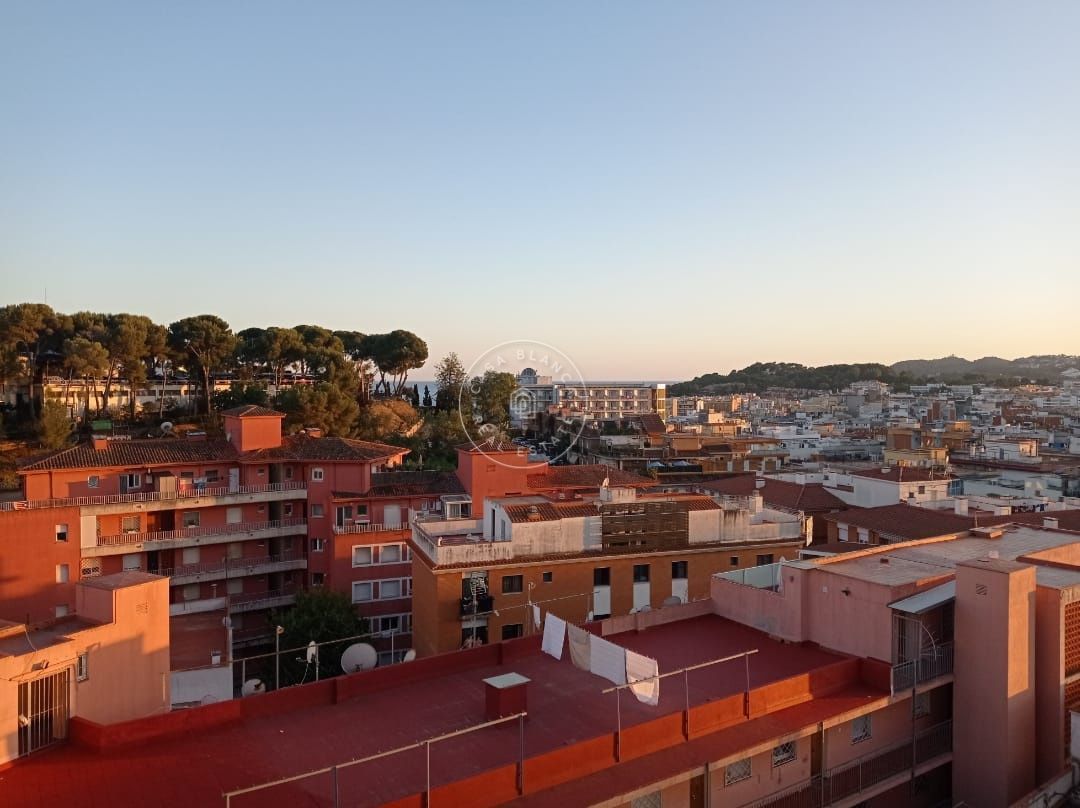 Vista exterior de Apartament en venda en Lloret de Mar amb Piscina comunitària