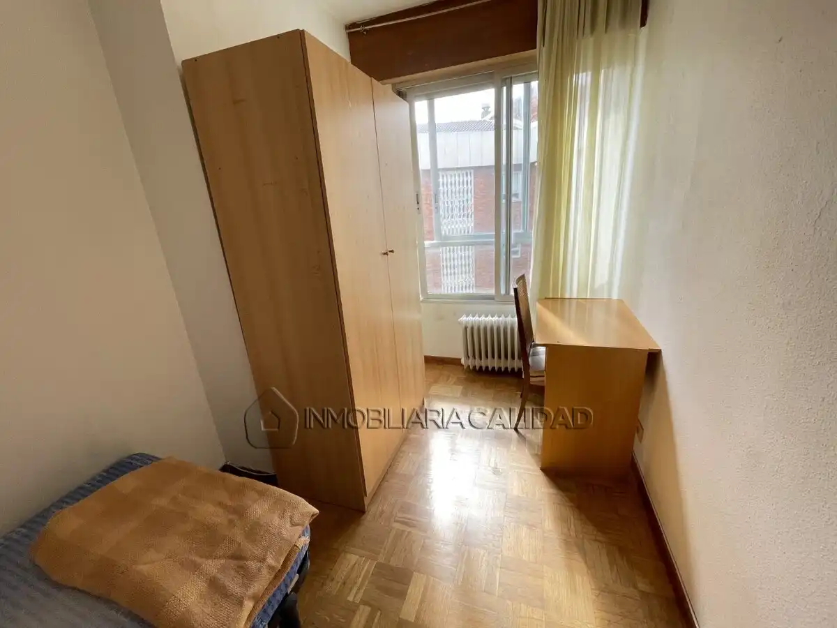 Bedroom of Flat for rent in Burgos  with Heating and Furnished
