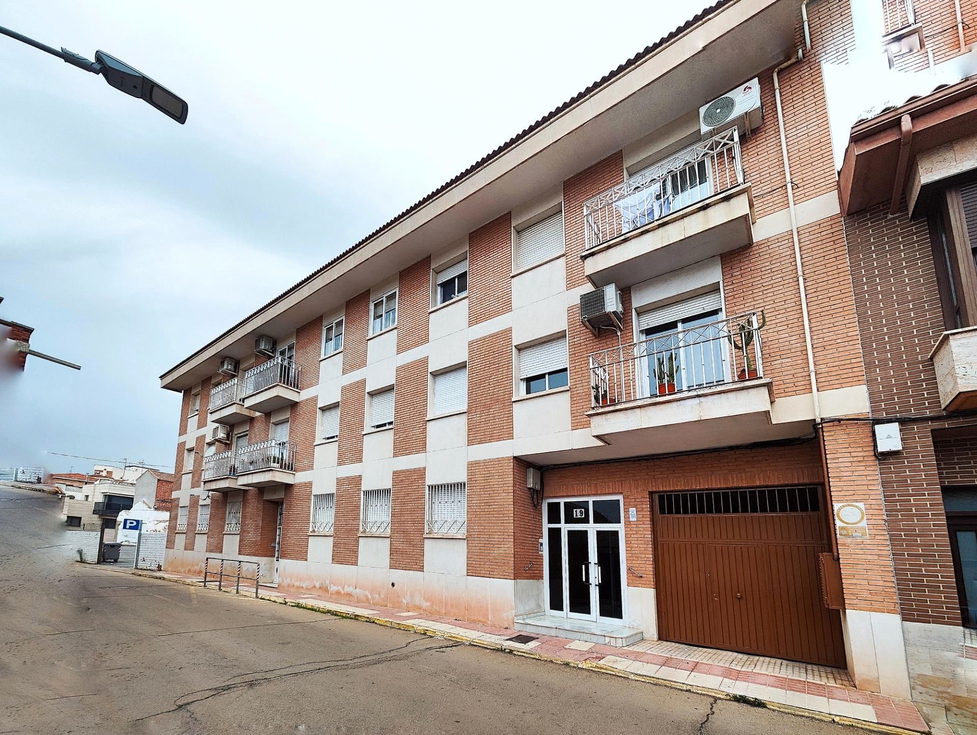 Exterior view of Flat for sale in Argamasilla de Calatrava  with Air Conditioner, Heating and Terrace