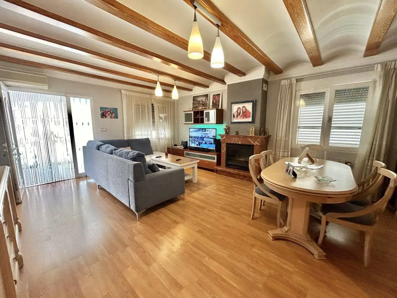 Sala d'estar de Casa adosada en venda en Oliva amb Aire condicionat, Calefacció i Jardí privat