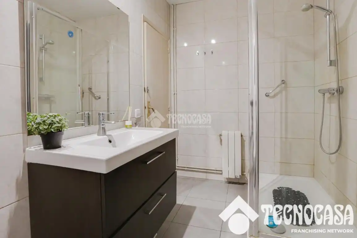 Baño de Piso en venta en Barcelona con Aire acondicionado, Calefacción y Terraza
