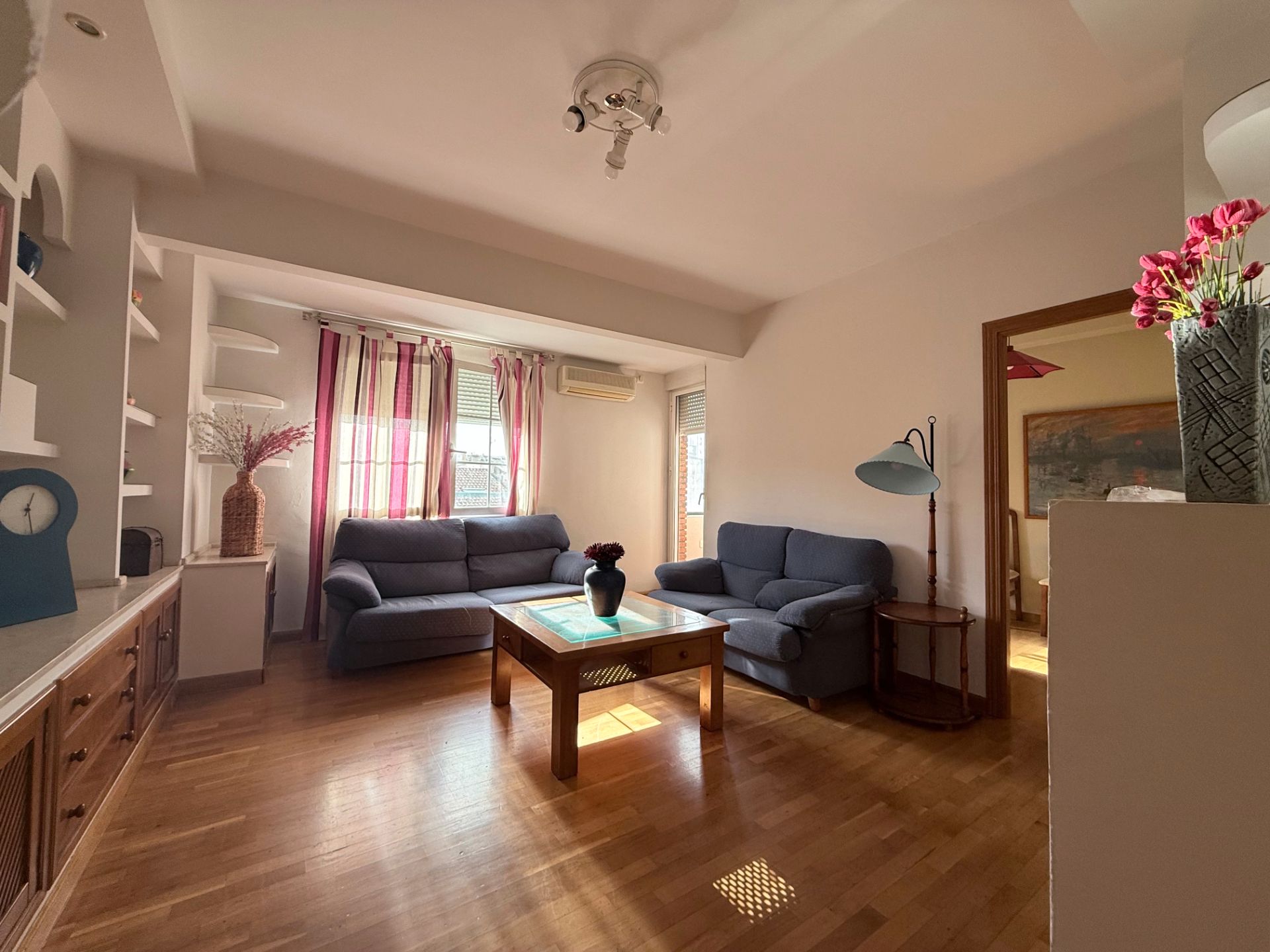 Living room of Flat for sale in Plasencia  with Air Conditioner, Heating and Furnished