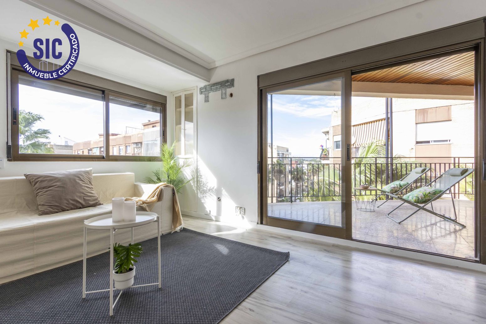 Dormitori de Pis en venda en  Valencia Capital amb Balcó