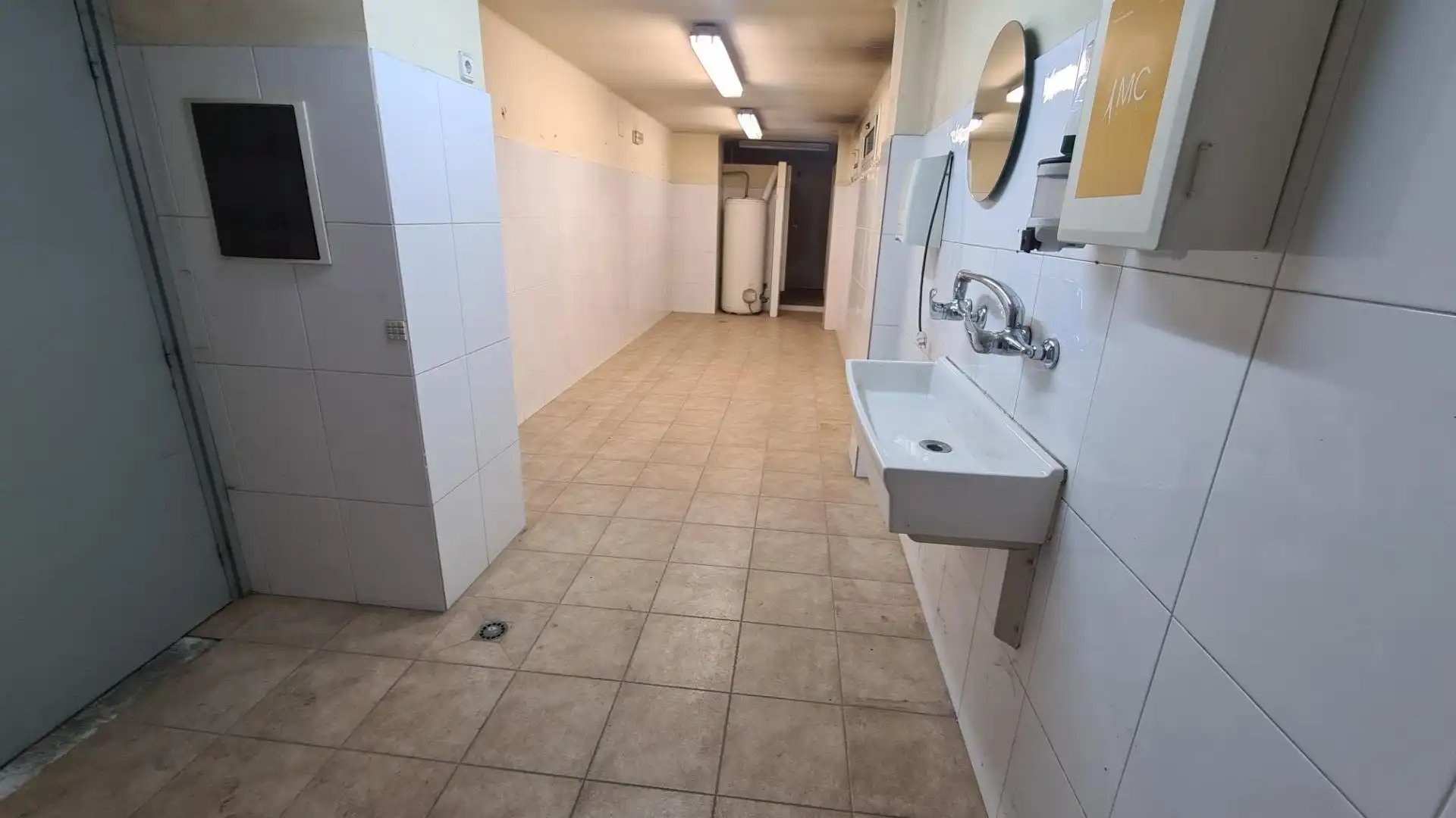 Badezimmer von Fabrikhallen zum Verkauf in Sant Celoni