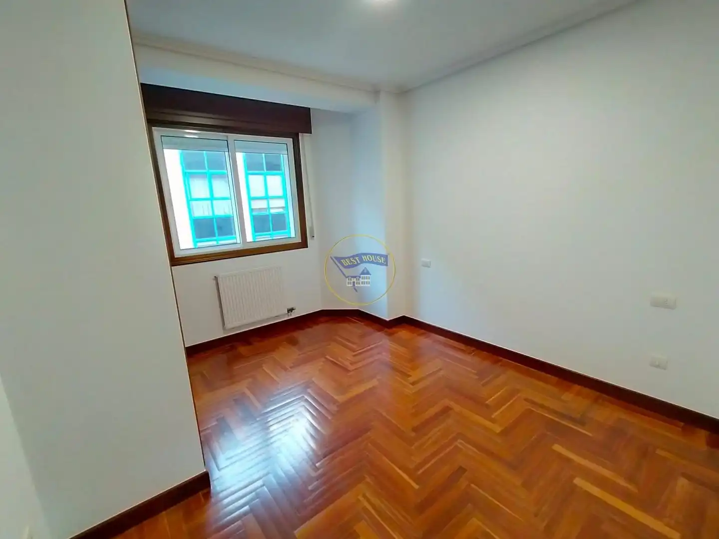 Flat for rent in Vigo   with Heating, Parquet flooring and Furnished