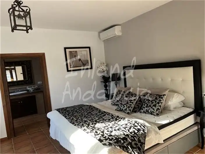 Casa rústica amb piscina en venda a Alcalá la Real, imagen 13
