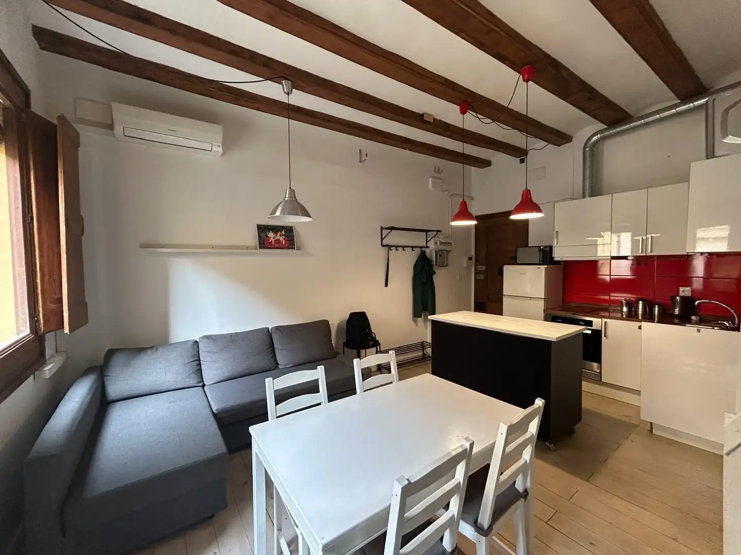 Wohnzimmer von Wohnung zur Miete in Barcelona mit Klimaanlage, Parkett und Möbliert
