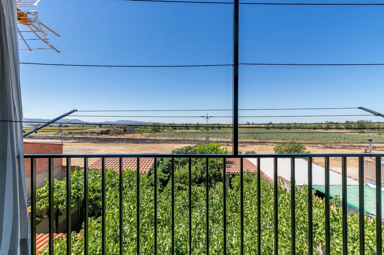Vista exterior de Casa adosada en venda en Alagón del Río amb Aire condicionat, Calefacció i Jardí privat