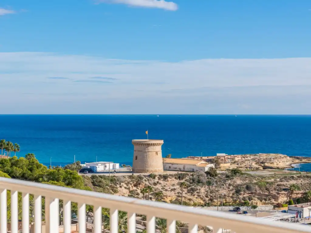 Apartments for sale in Calle Azorin 10 escalera 1 planta 06 puerta a, Campello Playa