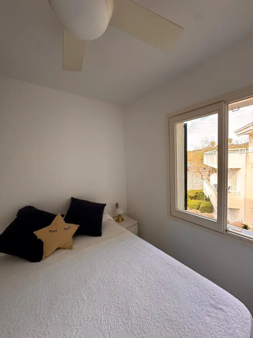 Habitación de Apartamento de alquiler en Castell d'Aro, Platja d'Aro i s'Agaró con Jardín privado, Piscina y Horno