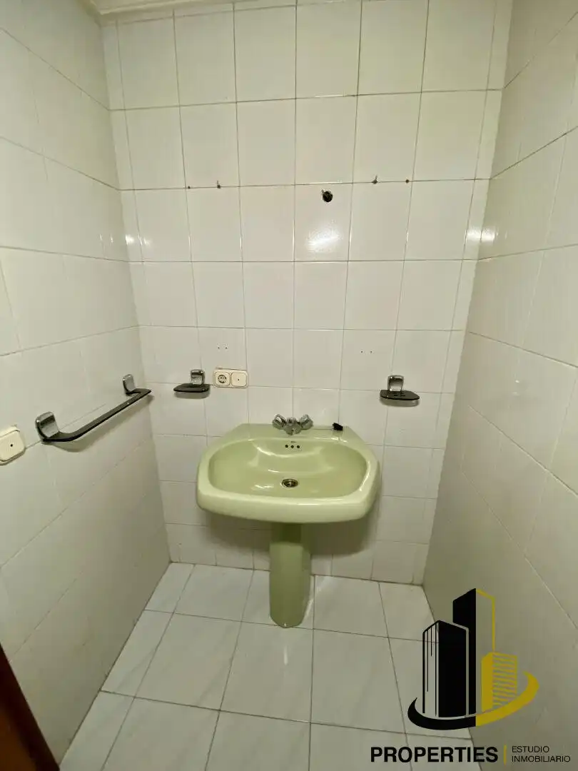 Bathroom of Flat for sale in Guijuelo