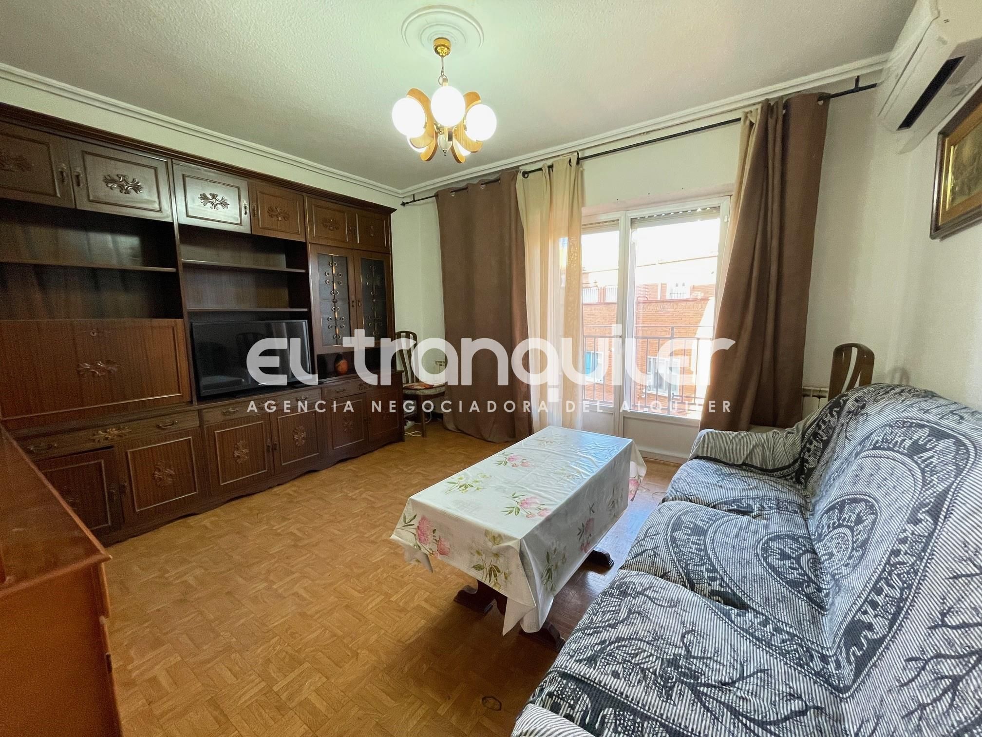 Sala d'estar de Pis de lloguer en Alcalá de Henares amb Aire condicionat, Parquet i Terrassa