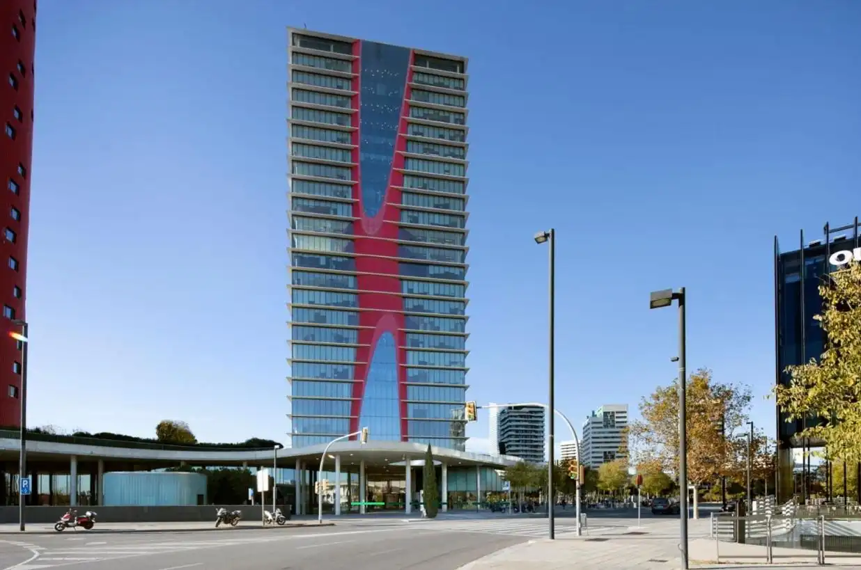 Vista exterior de Oficina de lloguer en L'Hospitalet de Llobregat amb Aire condicionat
