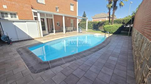 Foto 2 de Casa adosada en venda a Hispanoamérica - Comunidades, Madrid