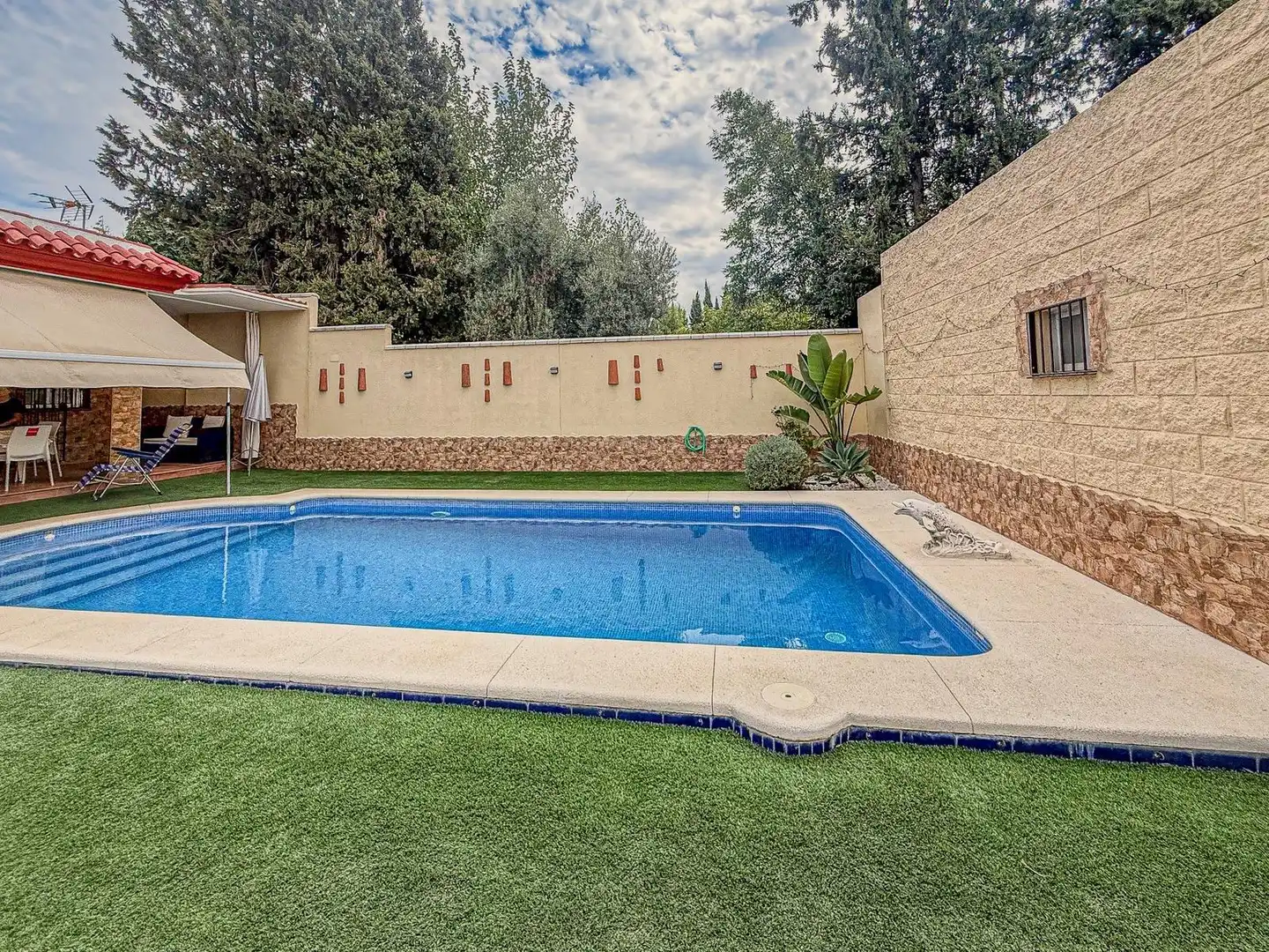 Piscina de Casa o chalet en venta en Dos Hermanas con Aire acondicionado, Jardín privado y Trastero