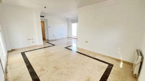 Foto 3 de Àtic de lloguer a Avenida de la Alcudia, 130b, Río Real, Marbella