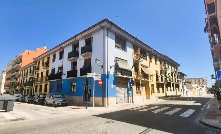 Vista exterior de Àtic en venda en Rocafort amb Aire condicionat, Traster i Moblat