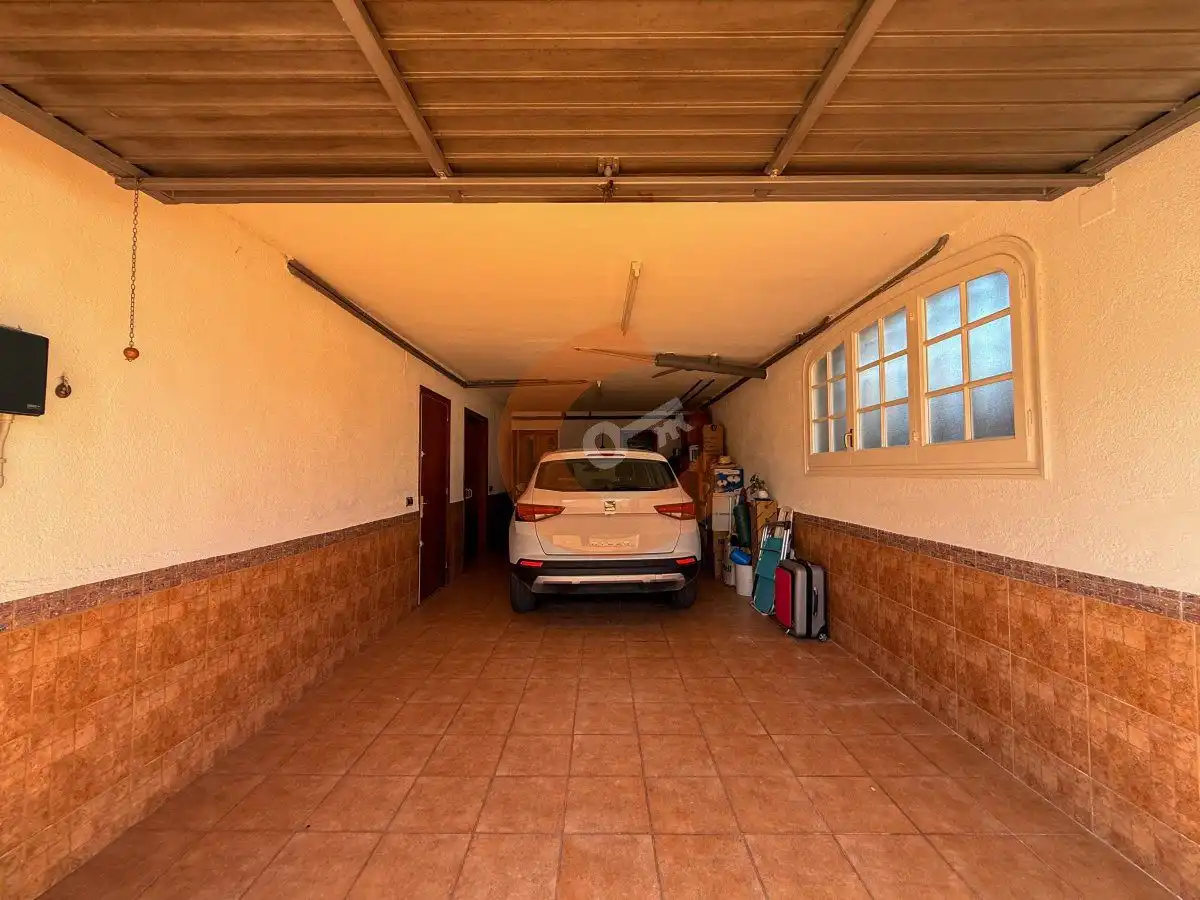 Aparcament de Casa o xalet en venda en El Vendrell amb Calefacció, Jardí privat i Piscina