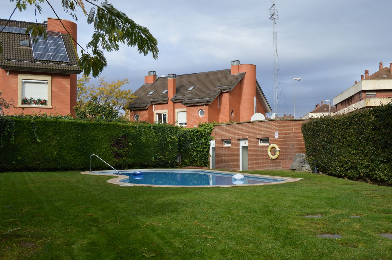 Swimming pool of Attic for sale in  Logroño  with Air Conditioner, Heating and Private garden