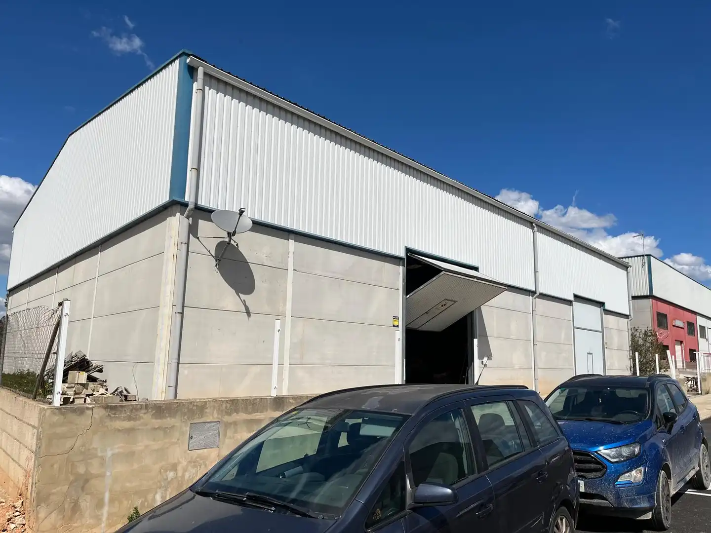 Vista exterior de Nave industrial en venta en Sant Joanet