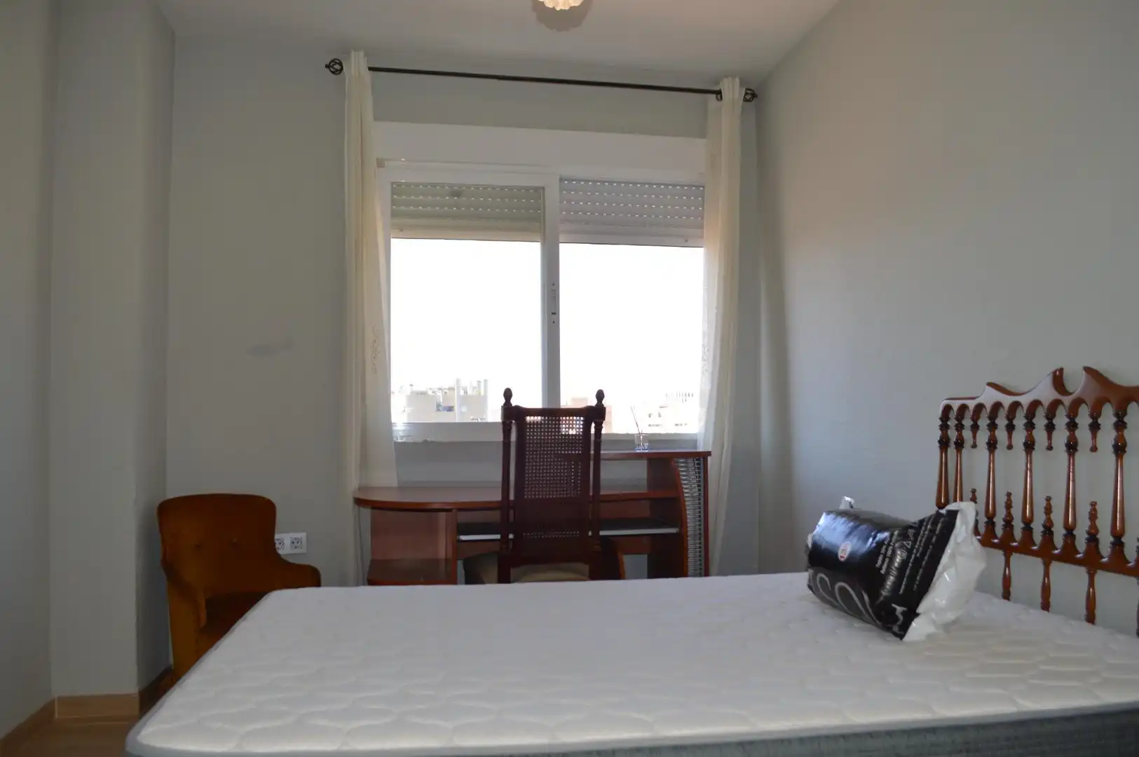 Bedroom of Flat for rent in Granada  with Air Conditioner, Furnished and Balcony