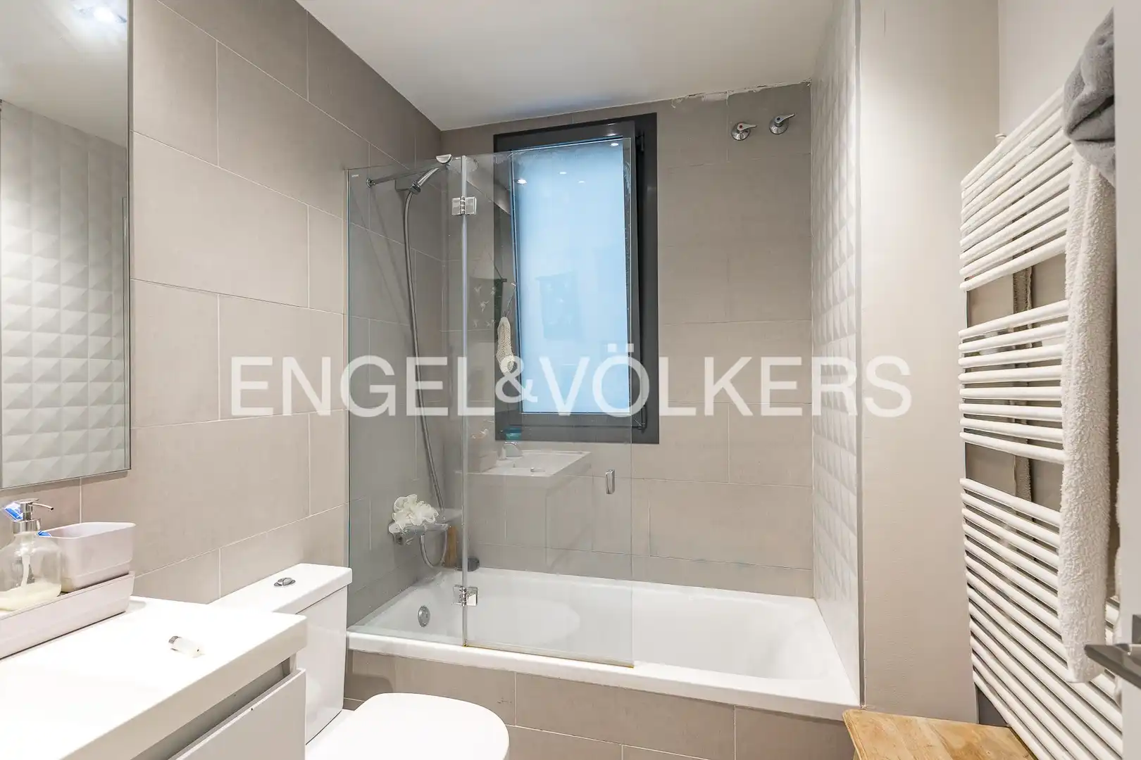 Bathroom of Duplexes for sale in Barcelona  with Air Conditioner, Heating and Terrace