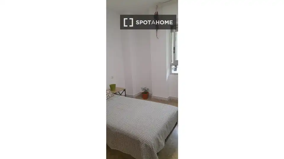 Bedroom of Flat for share in Madrid  with Air Conditioner, Terrace and Furnished