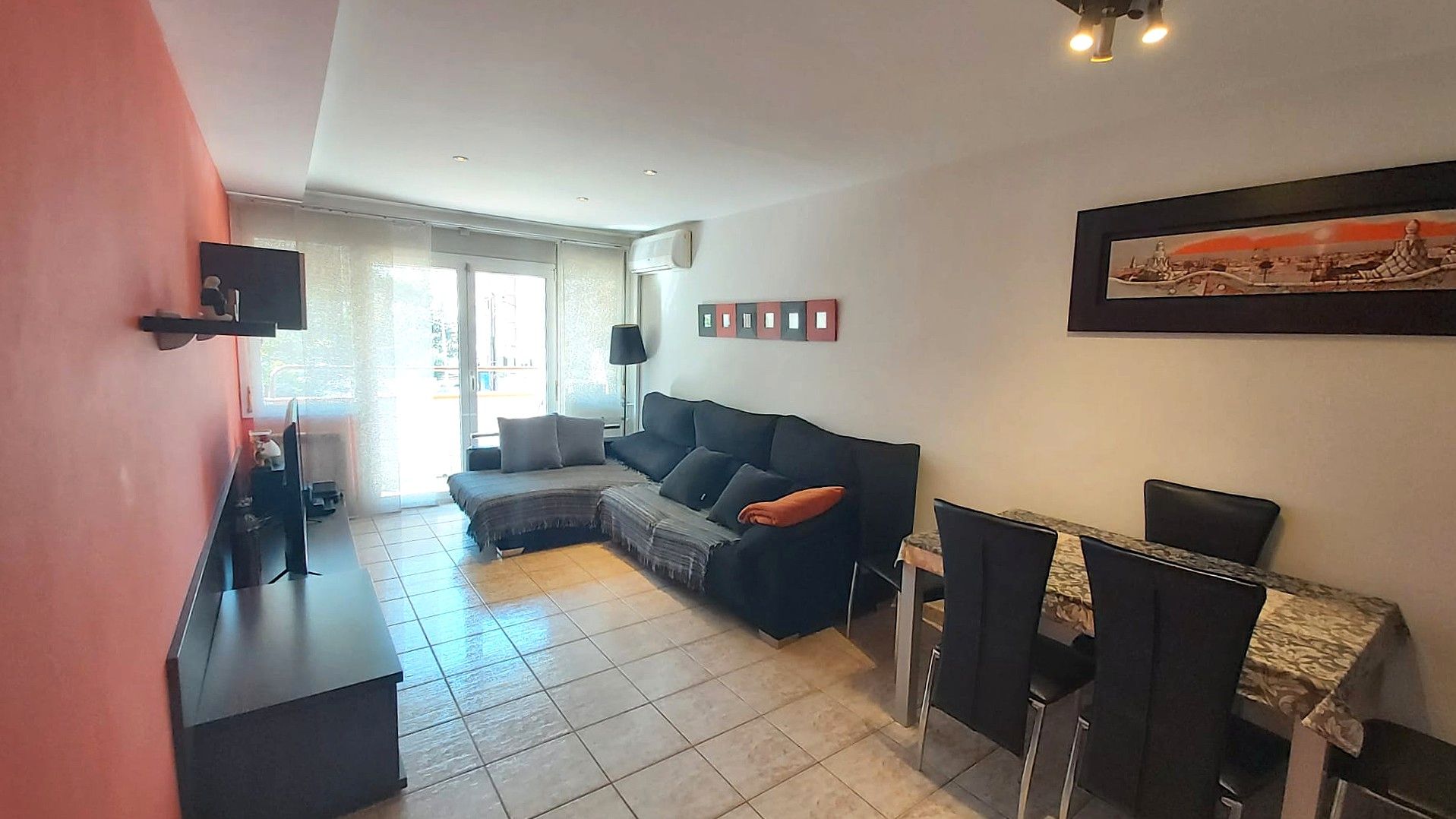 Living room of Flat for sale in Cerdanyola del Vallès  with Air Conditioner, Heating and Oven