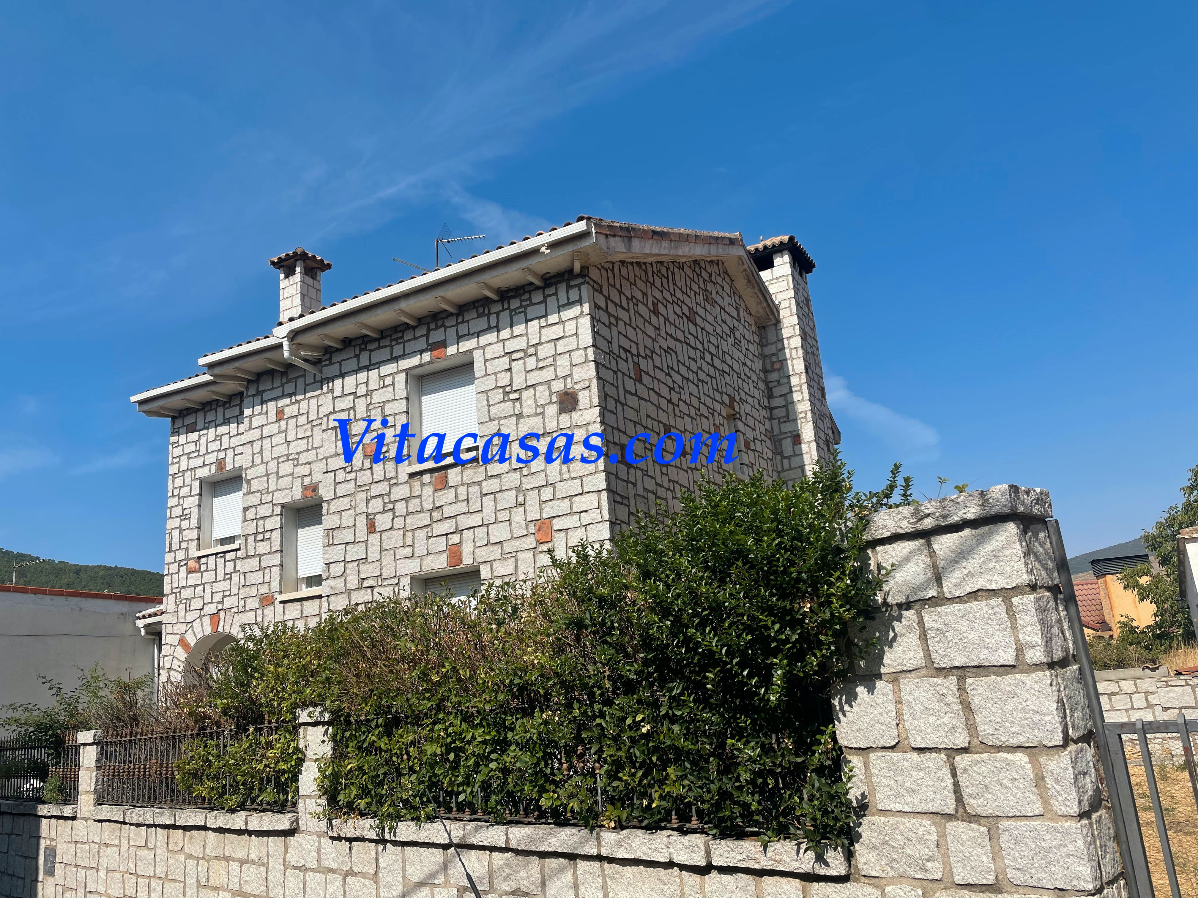 Exterior view of Country house for sale in El Tiemblo   with Heating, Private garden and Swimming Pool