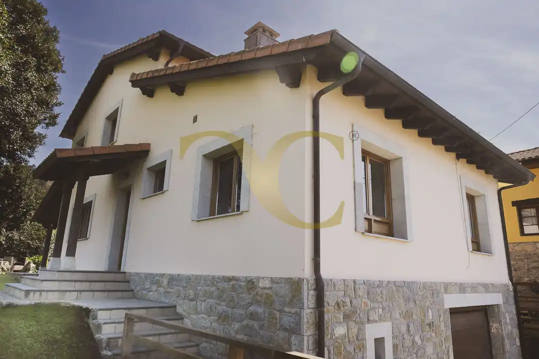 Außenansicht von Haus oder Chalet zum Verkauf in Llanes mit Heizung, Privatgarten und Terrasse