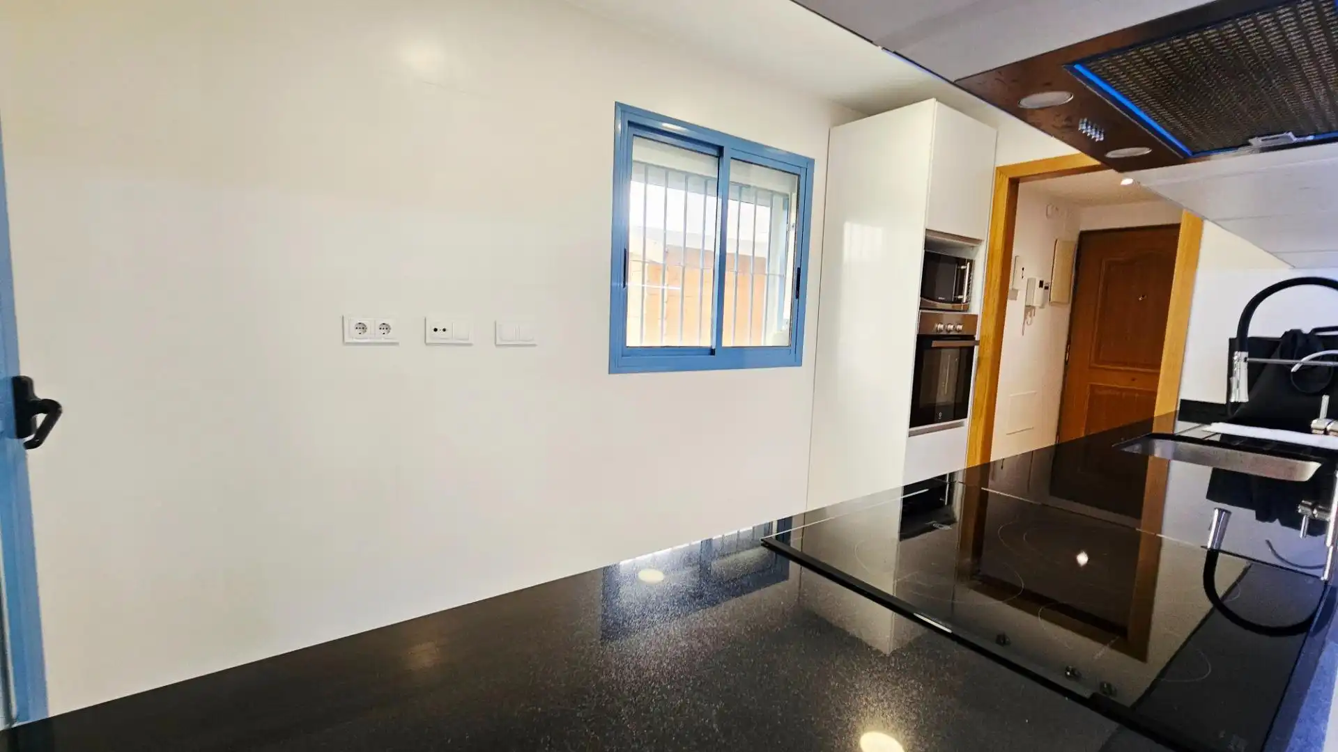 Cuina de Planta baixa en venda en Málaga amb Aire condicionat, Jardí privat i Parquet