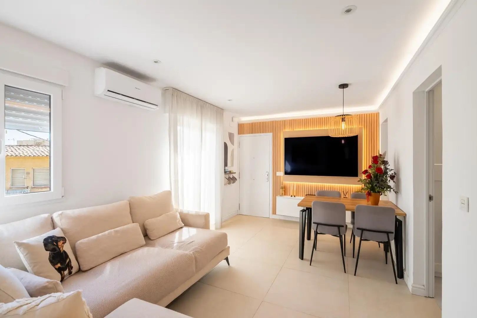 Living room of Flat for sale in Sant Andreu de Llavaneres  with Air Conditioner, Furnished and Balcony