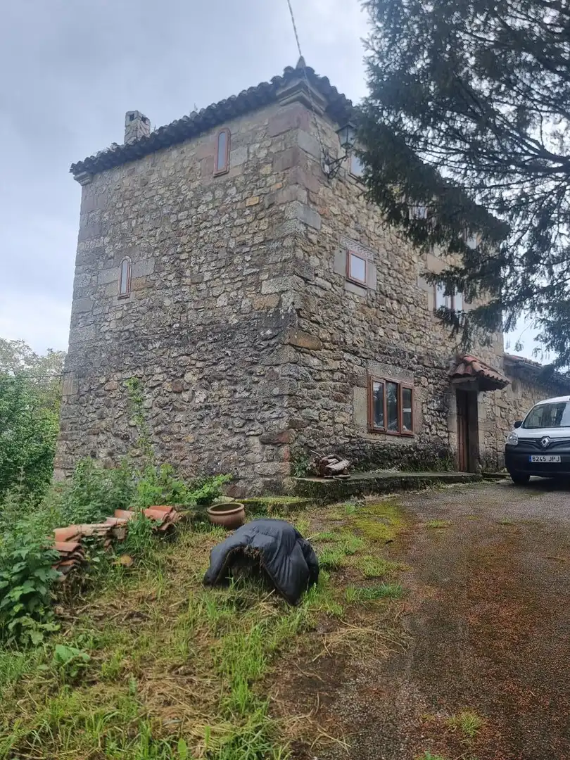 Vista exterior de Casa o chalet en venta en Corvera de Toranzo con Calefacción, Jardín privado y Parquet