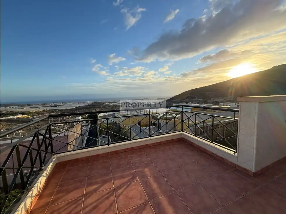 Vista exterior de Piso en venta en Arona con Terraza y Amueblado