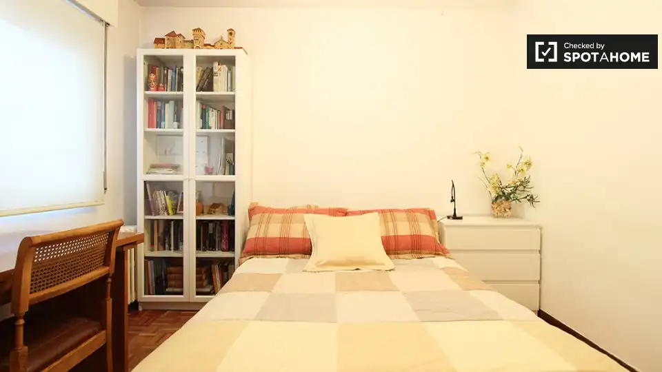 Schlafzimmer von Wohnung zur untervermieten in  Madrid Capital mit Klimaanlage, Terrasse und Möbliert
