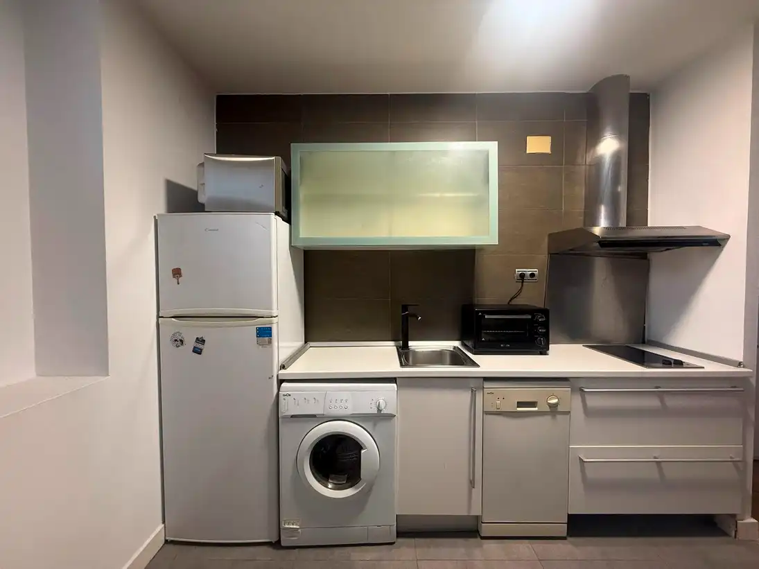 Cuina de Planta baixa de lloguer en Madrid amb Aire condicionat, Calefacció i Moblat