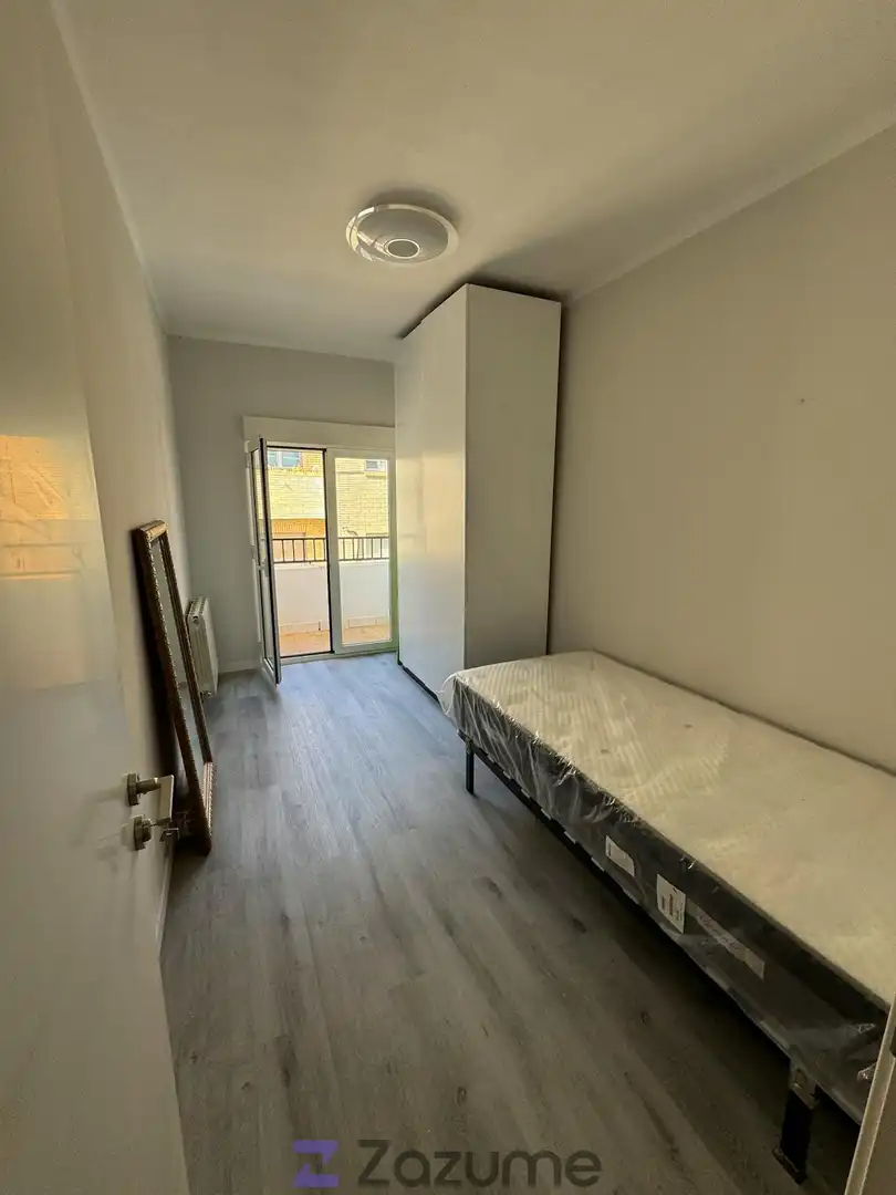Bedroom of Flat for rent in Zaragoza  with Heating, Terrace and Furnished