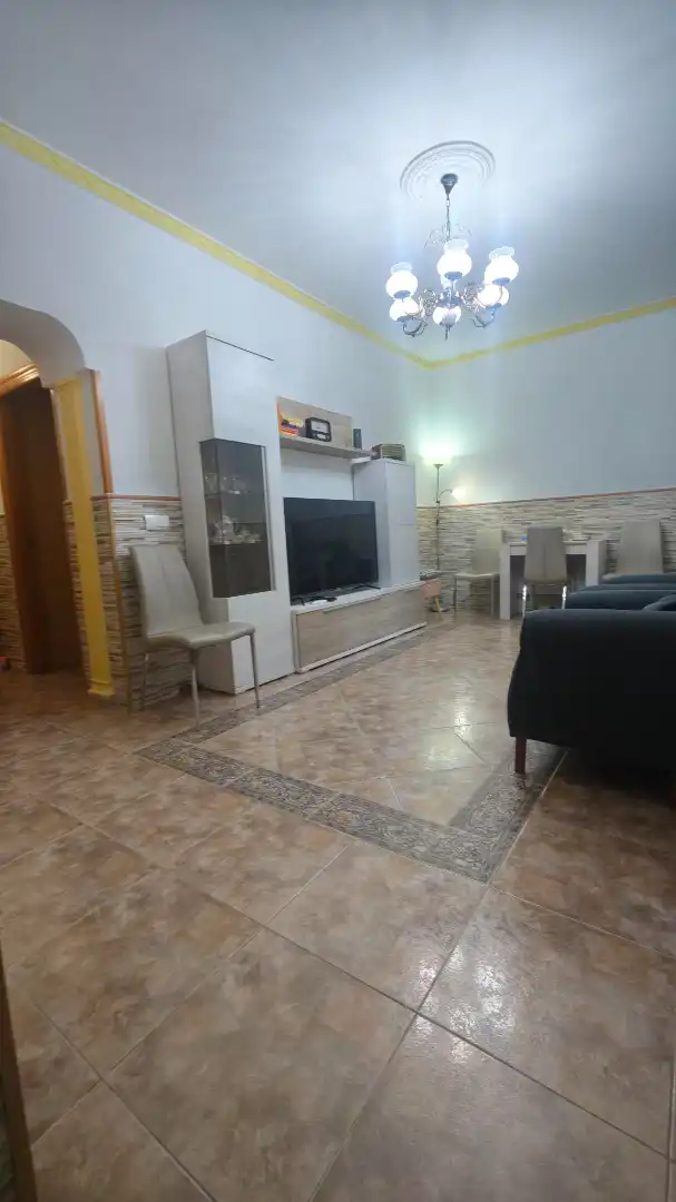 Sala d'estar de Casa adosada en venda en Roquetas de Mar amb Aire condicionat i Moblat
