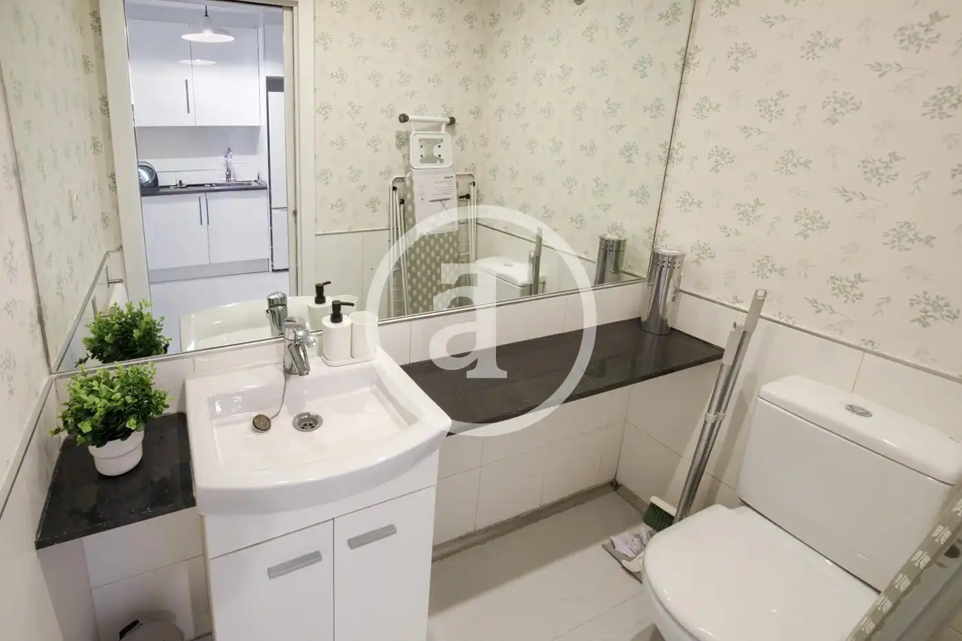 Bathroom of Duplexes for rent in Madrid  with Air Conditioner, Heating and Furnished