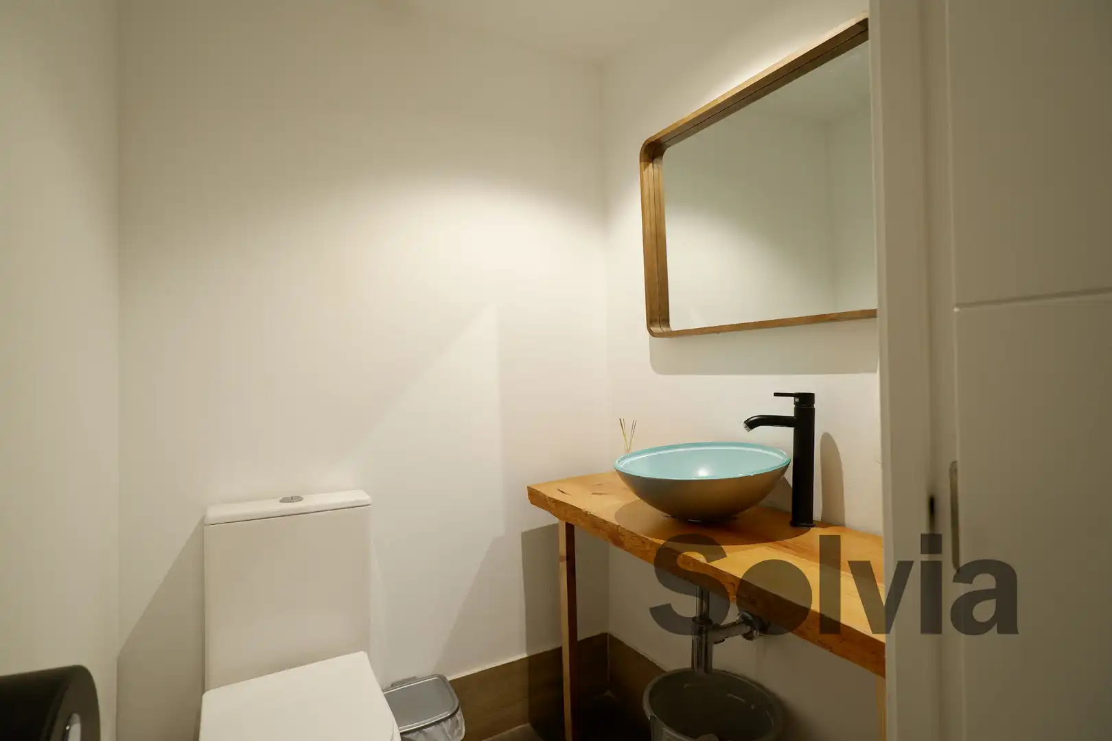 Baño de Local en traspaso en Valencia con Aire acondicionado, Calefacción y Terraza