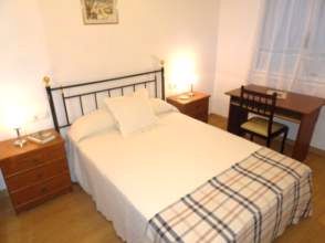 Habitación de Piso de alquiler en Gijón  con Parquet, Amueblado y Lavadora